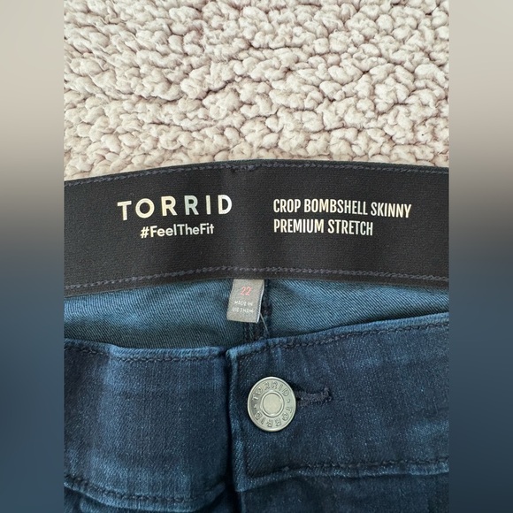 NWT Torrid Crop Bombshell Skinny Premium Stretch - Picture 7 of 10